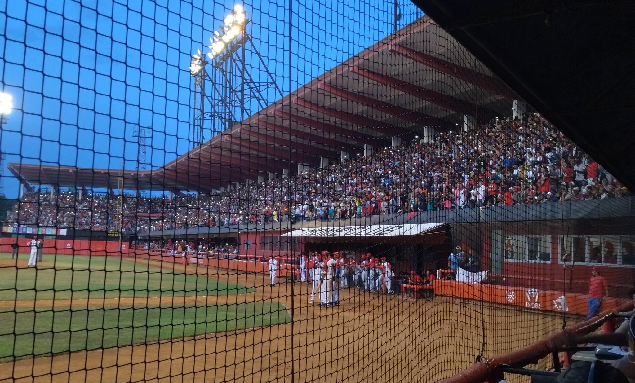Avispas derrotan a los Leones y fuerzan séptimo juego