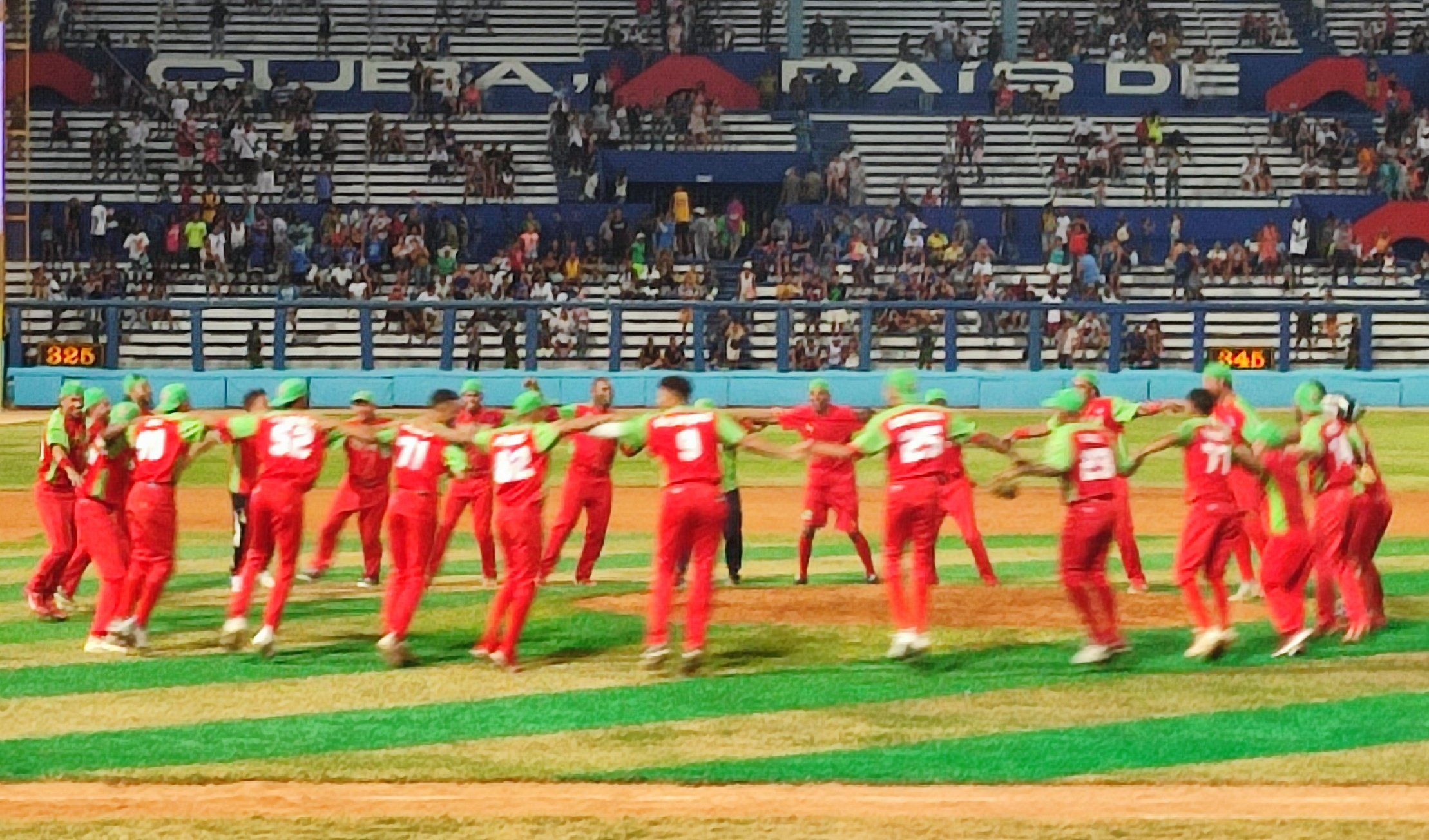 Leñadores ponen en jaque a Leones en béisbol cubano