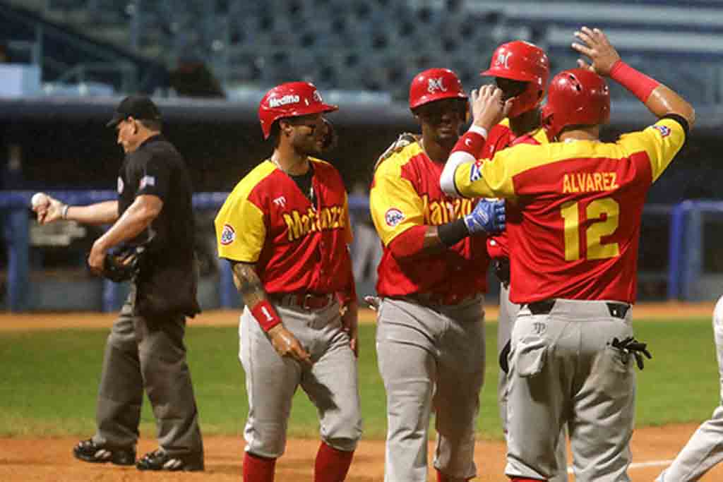 Toman ventaja Cocodrilos en final beisbolera cubana
