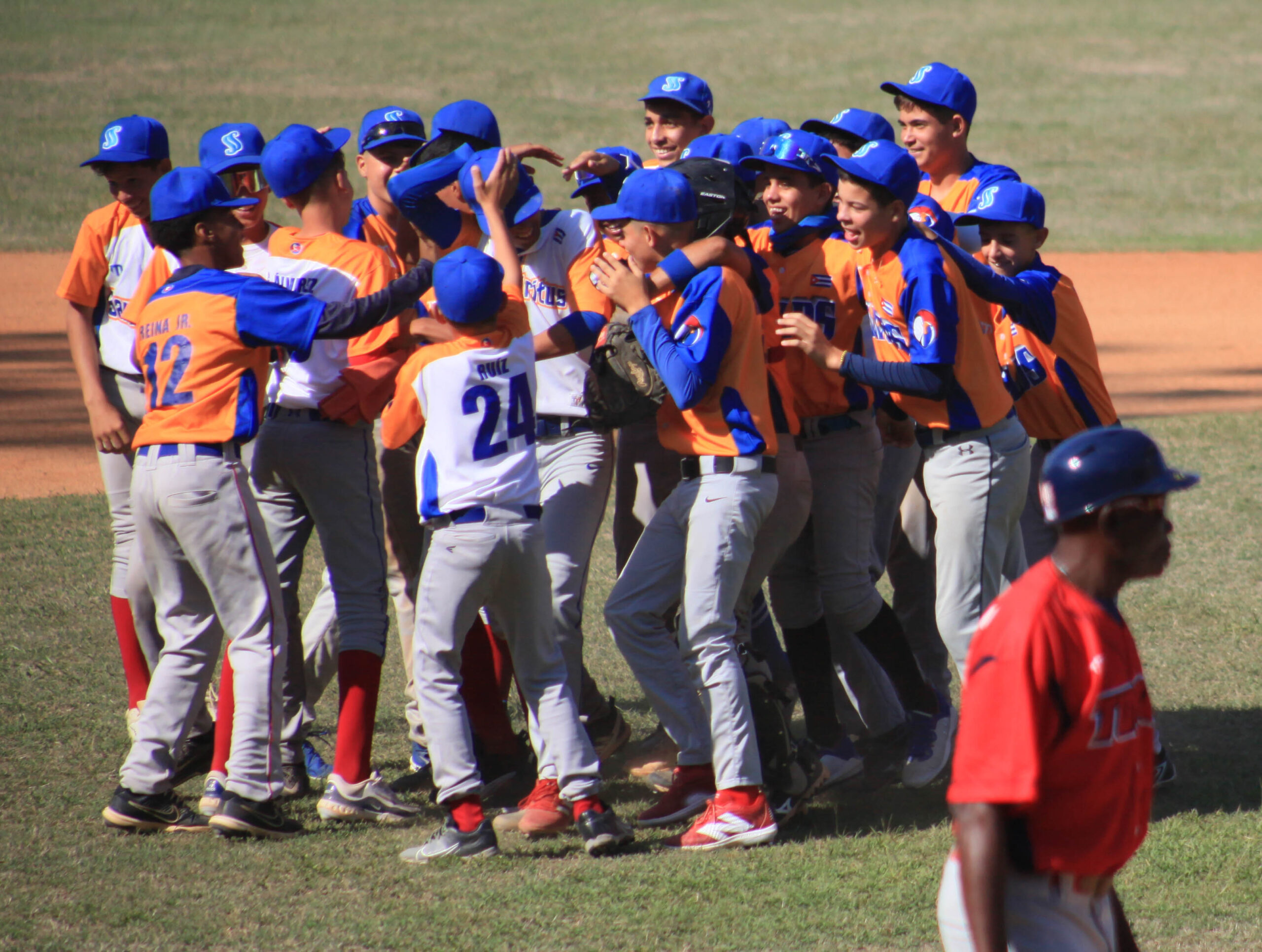 Béisbol sub 15 regala espectáculo