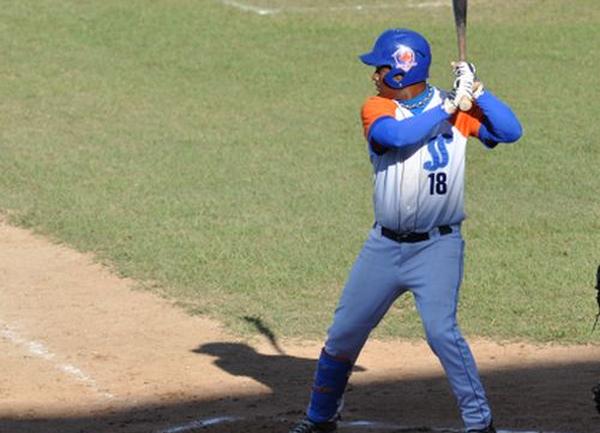 Gallos extienden racha victoriosa en Liga Élite del Béisbol Cubano