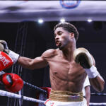 Alejandro Claro impone su boxeo en Noche de Campeones