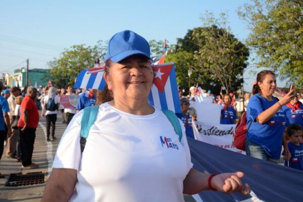 Por la solidaridad, la marcha y la Plaza, lucieron colores y energías distintos. Foto: Oscar Alfonso Sosa.