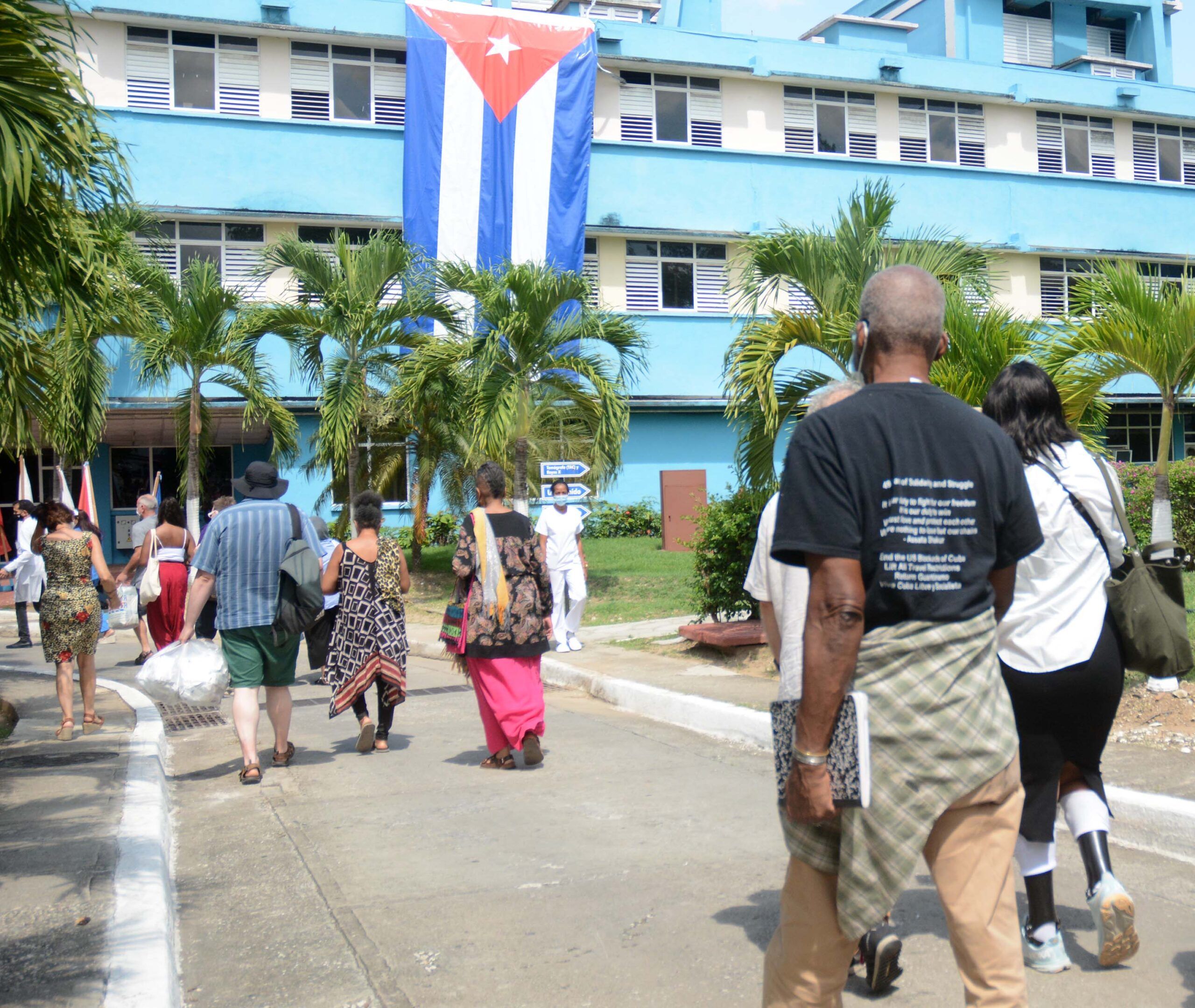 Brigadistas solidarios con Cuba se interesan por sistema de salud cubano