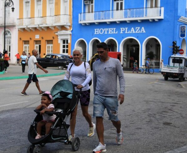 La familia vuelva a desandar las calles de la Villa. Foto: Oscar Alfonso Sosa.