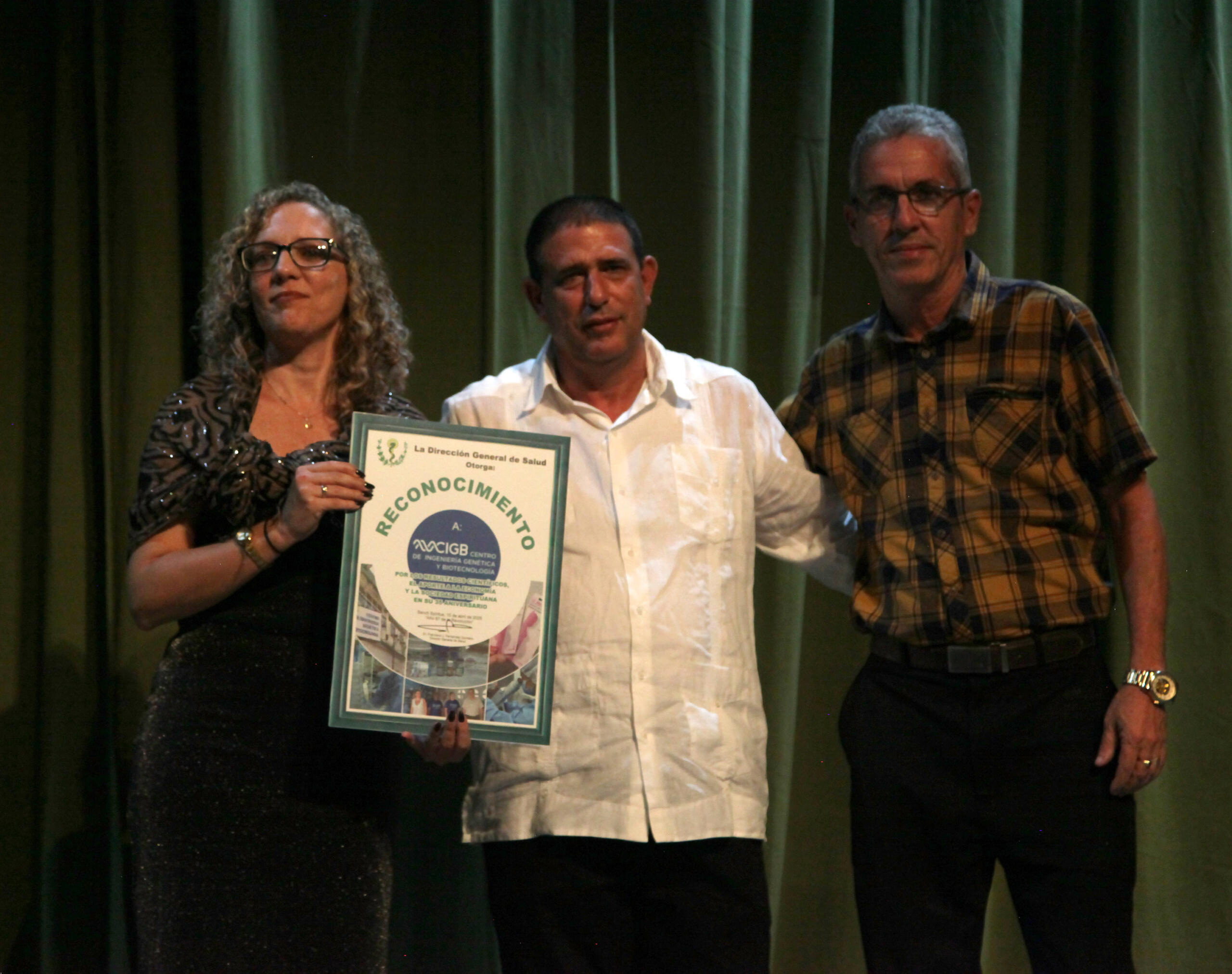 Agasajan al Centro espirituano de Biotecnología en su aniversario 35