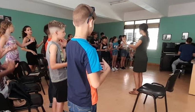 Pequeños espirituanos dedican horas de su verano al aprendizaje