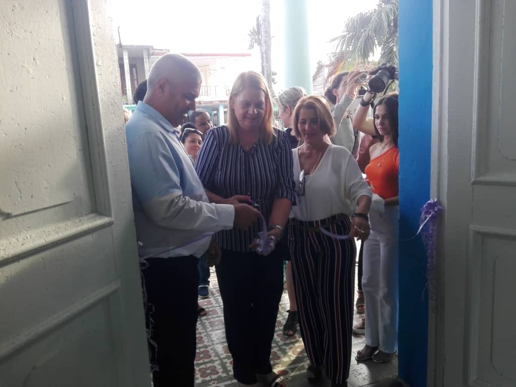 Traje nuevo para la universidad taguasquense