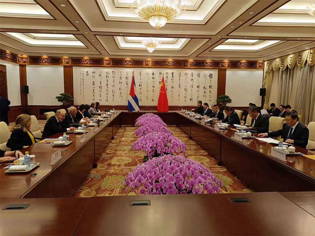Intercambian vice primeros ministros de Cuba y China
