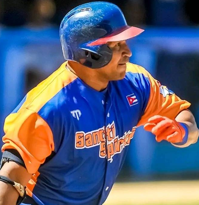 Frederich Cepeda toca a las puertas del récord cubano en extrabases