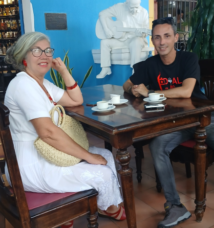 «Las personas siguen buscando la radio»