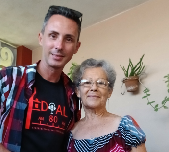 «Me hubiera gustado ser actriz y locutora»