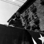 ¿Qué circunstancias llevaron a Fidel a declarar el carácter socialista de la Revolución cubana?