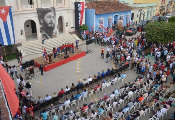 Escenas de la reedición de la entrada de la Caravana de la Libertad a la ciudad de Sancti Spíritus. Foto: Oscar Alfonso Sosa.
