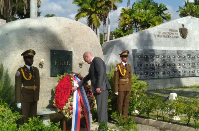 Vicepresidente ruso rinde homenaje en Cuba a Fidel Castro