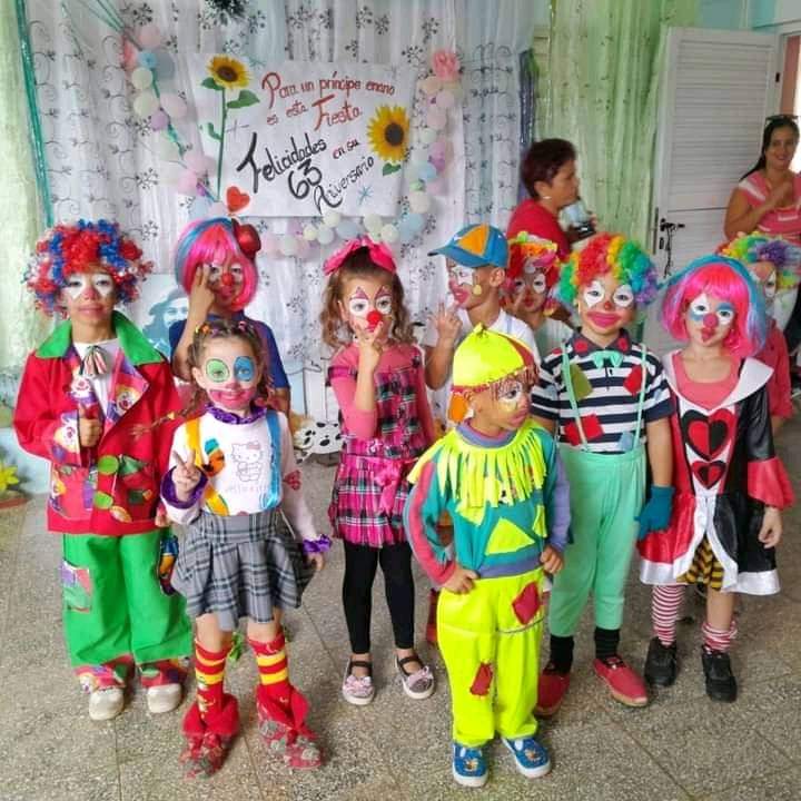 De cumpleaños los círculos infantiles