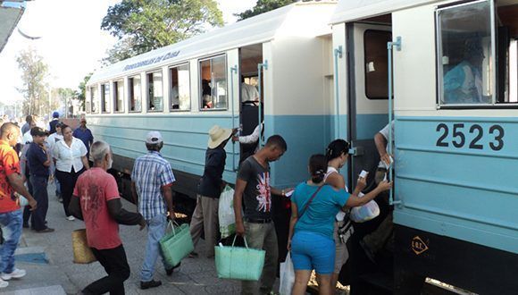 Habilitan nuevas paradas y horarios en trenes en Cuba