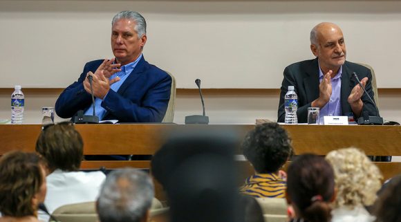Participa Miguel Díaz-Canel en clausura del XI Congreso de la UPEC