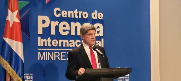 Tema migratorio centra diálogo de Cuba y EEUU en La Habana