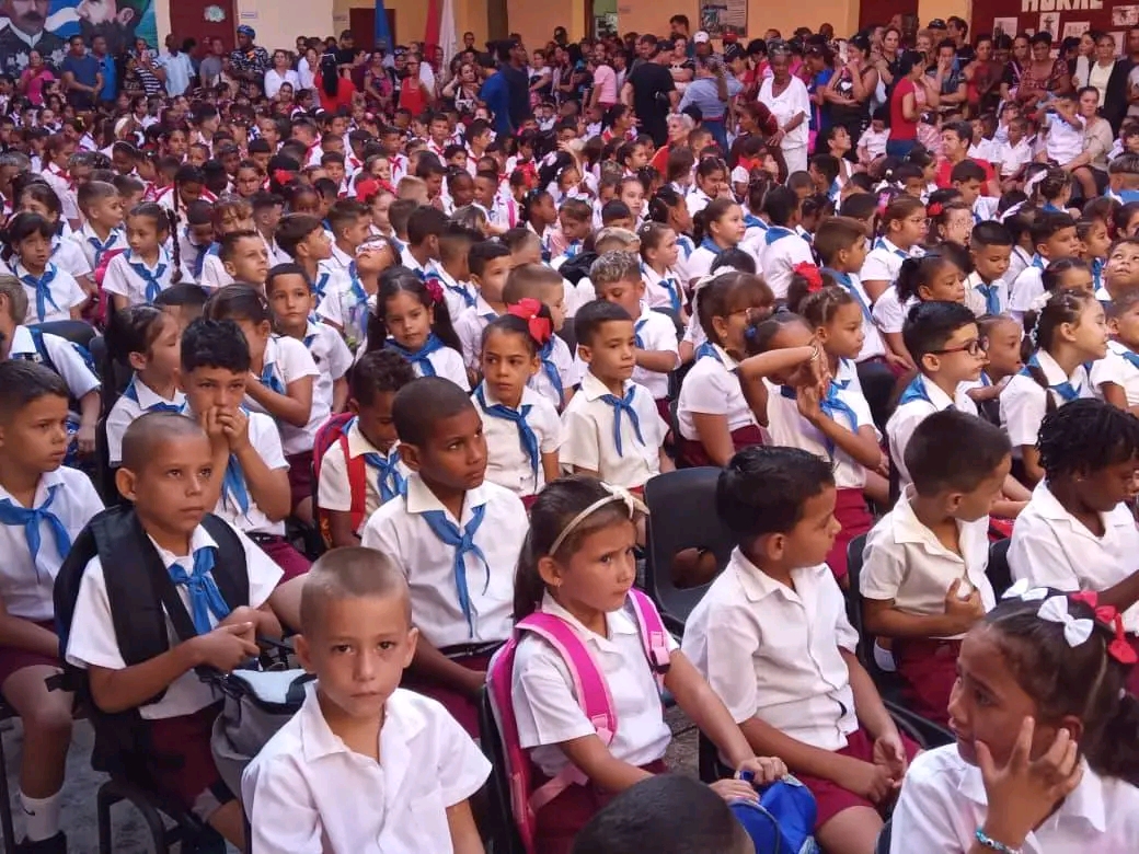 Sancti Spíritus vivió la apertura de un nuevo escolar