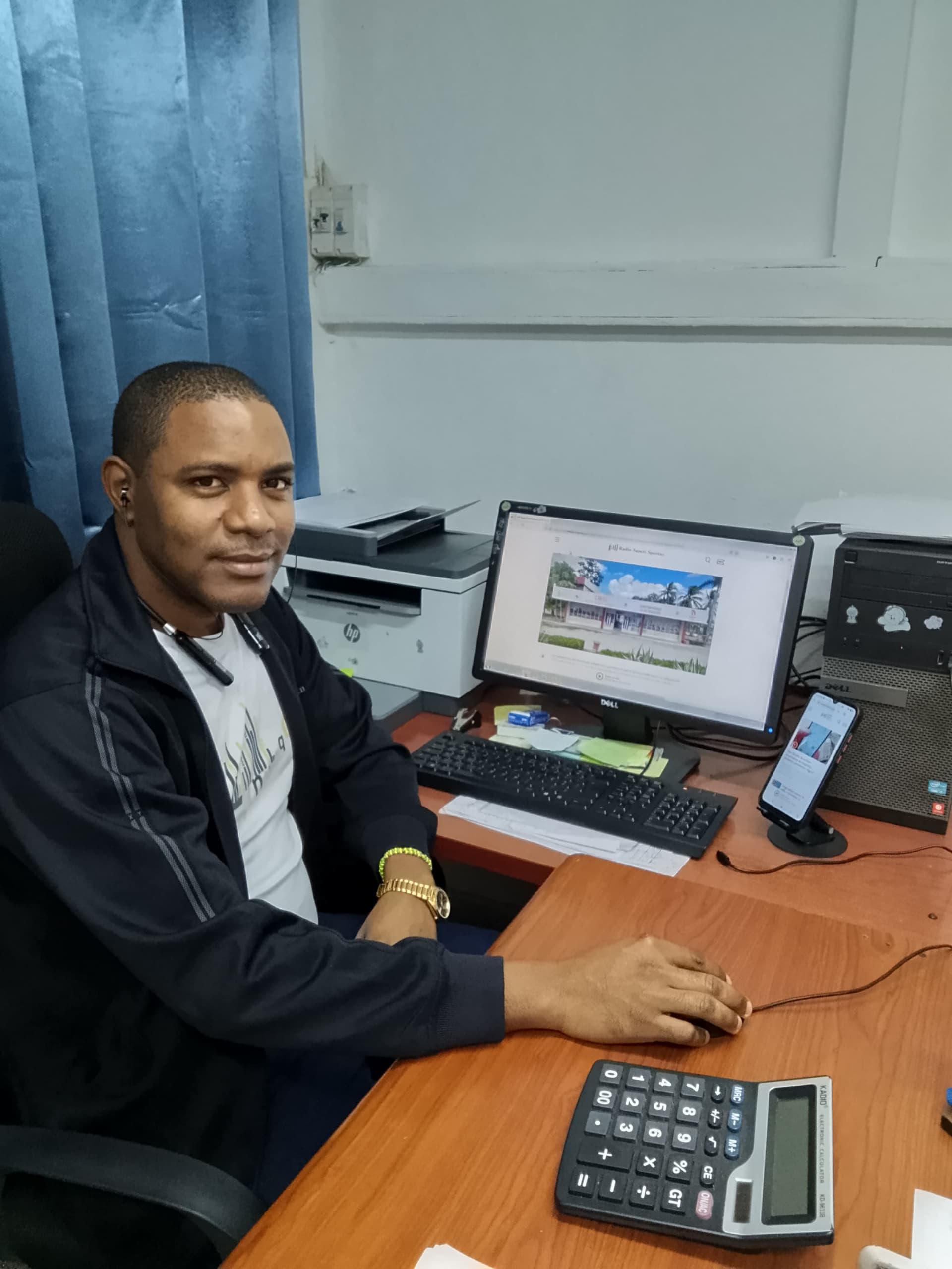 «Escuchar Radio Sancti Spíritus desde Angola es una mezcla de nostalgia y alivio»