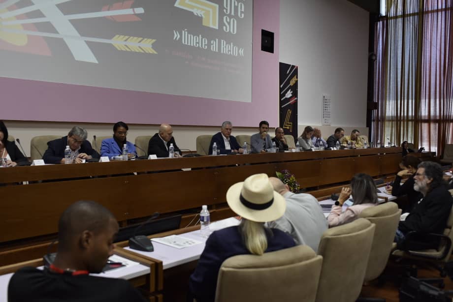 Insta Díaz- Canel en congreso de jóvenes creadores a aportar contra colonización cultural