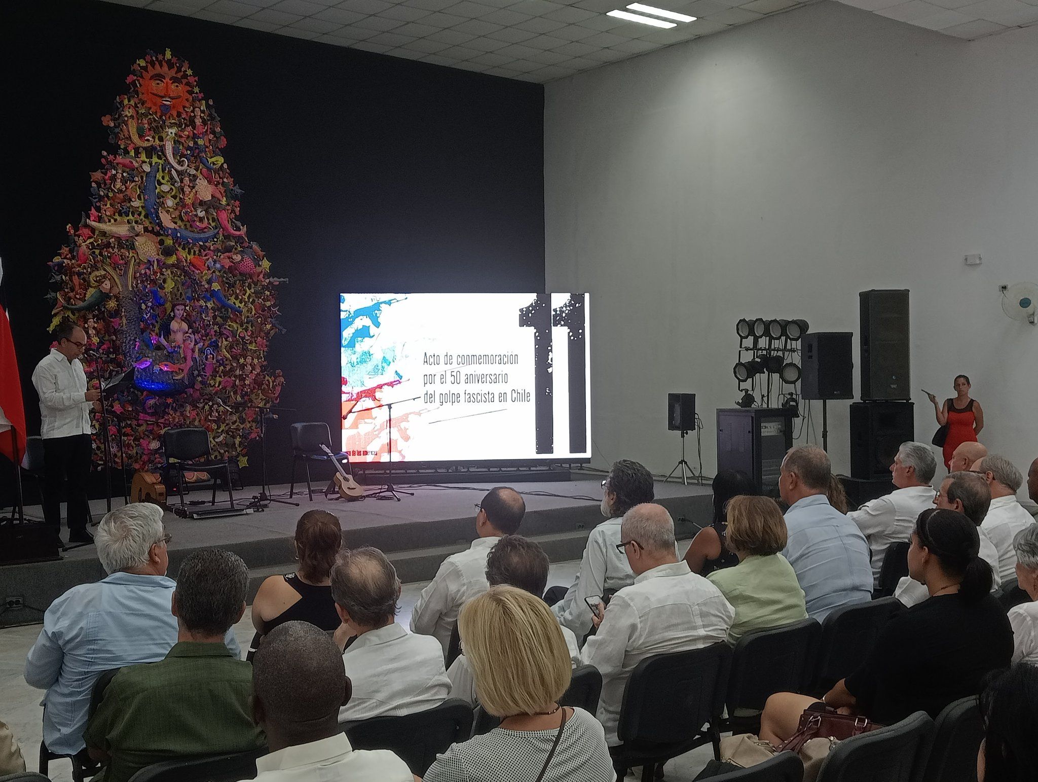 Asiste Presidente cubano a acto en homenaje a Salvador Allende