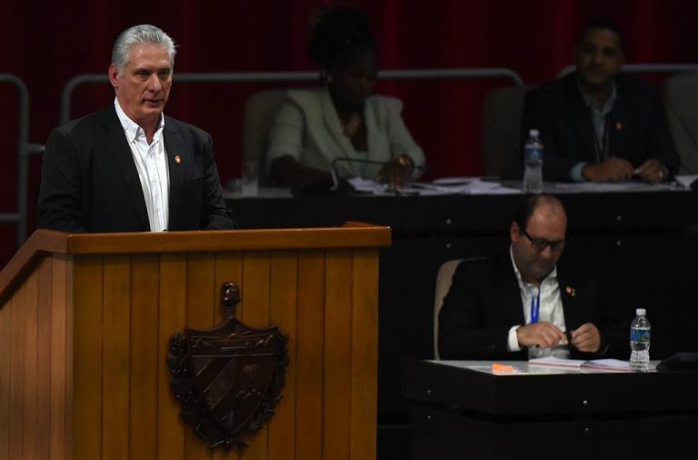 Díaz-Canel llama a corregir distorsiones que lastran economía cubana