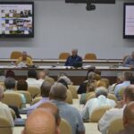 Evalúa presidente cubano trabajo de sectores sanitario y alimentario