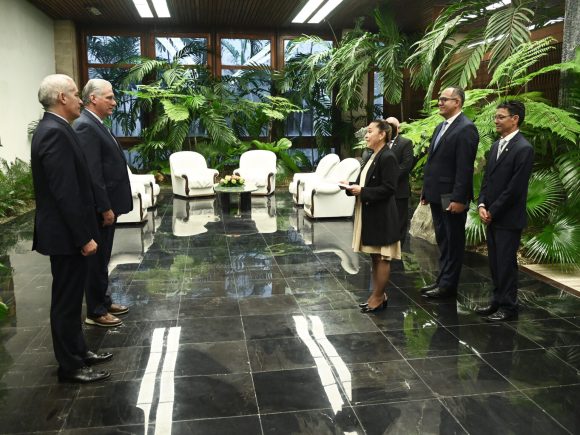 Recibe presidente cubano cartas credenciales de nuevos embajadores en la isla