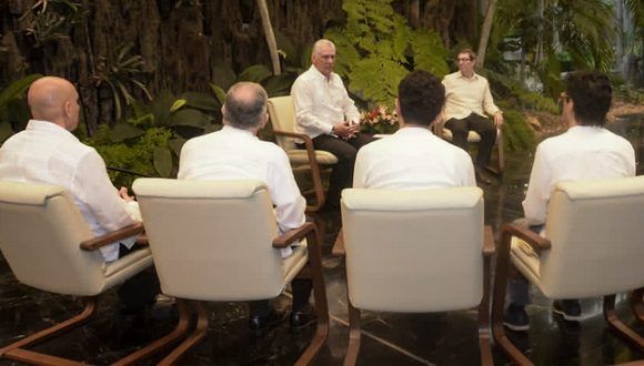 Recibió Díaz-Canel a negociadores de paz de Colombia