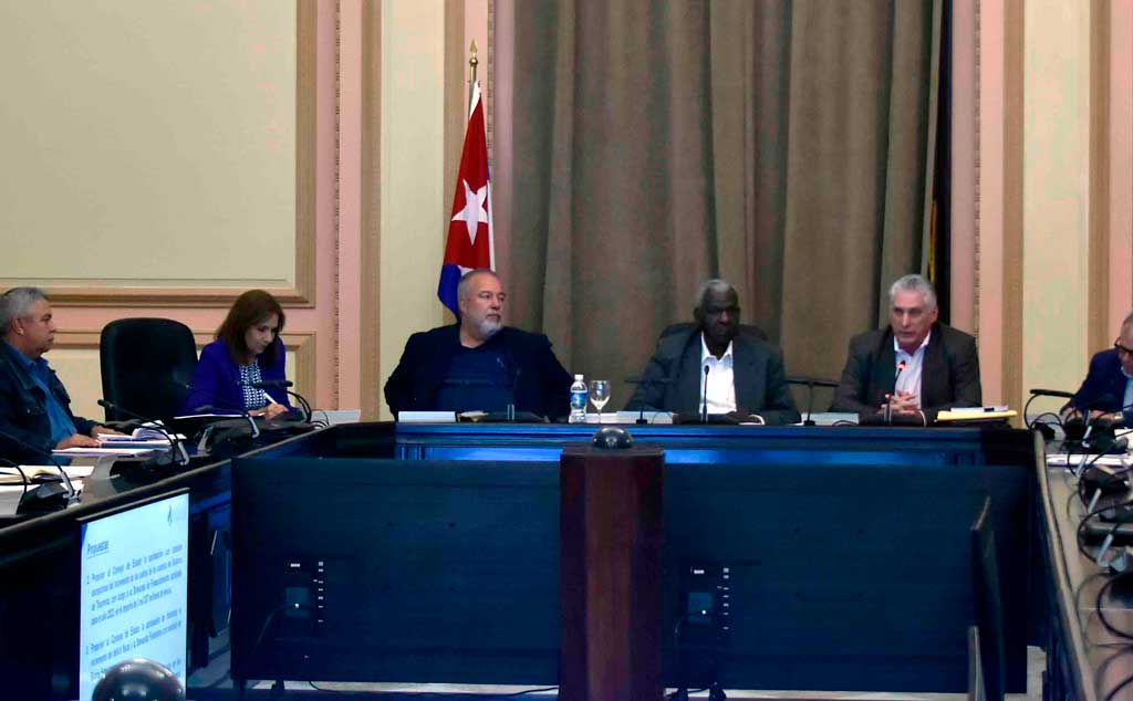 Consejo de Estado de Cuba aborda temas de la agenda parlamentaria