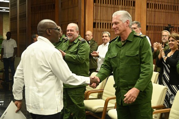 Celebran Cuba y Angola medio siglo de independencia y relaciones