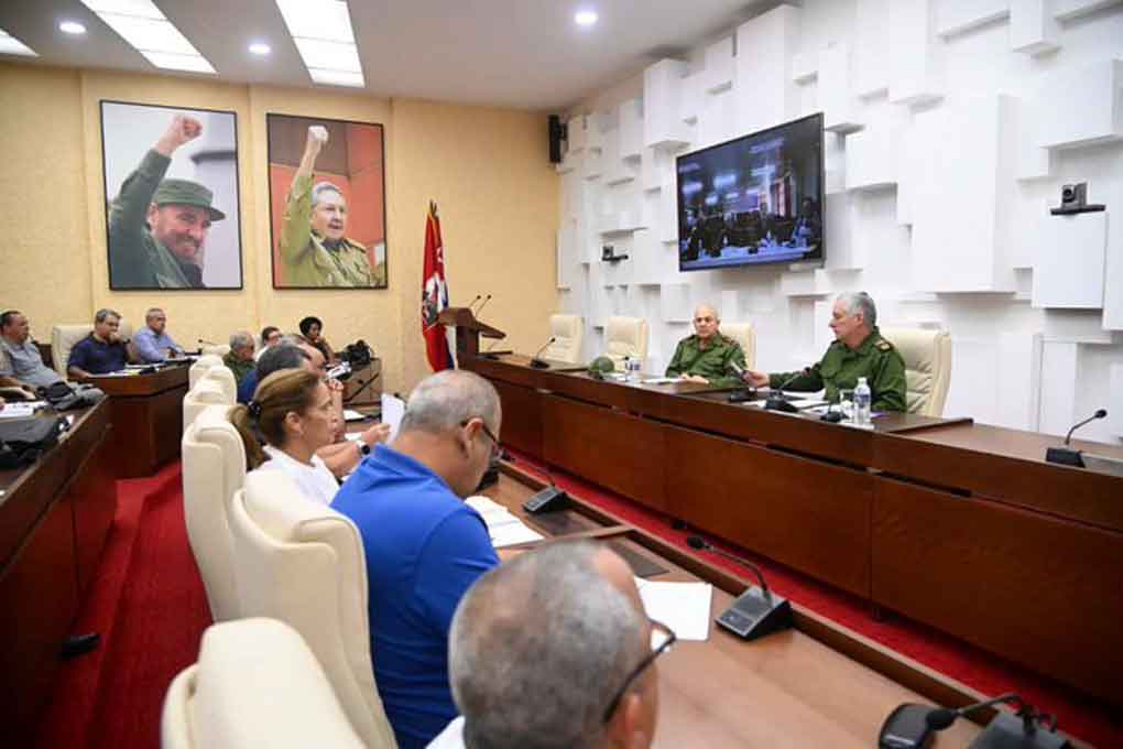 Evalúa Consejo de Defensa Nacional acciones de recuperación tras el paso de huracán