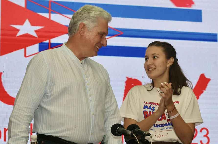 Díaz-Canel a estudiantes de enseñanza media: Cuenten con nosotros siempre