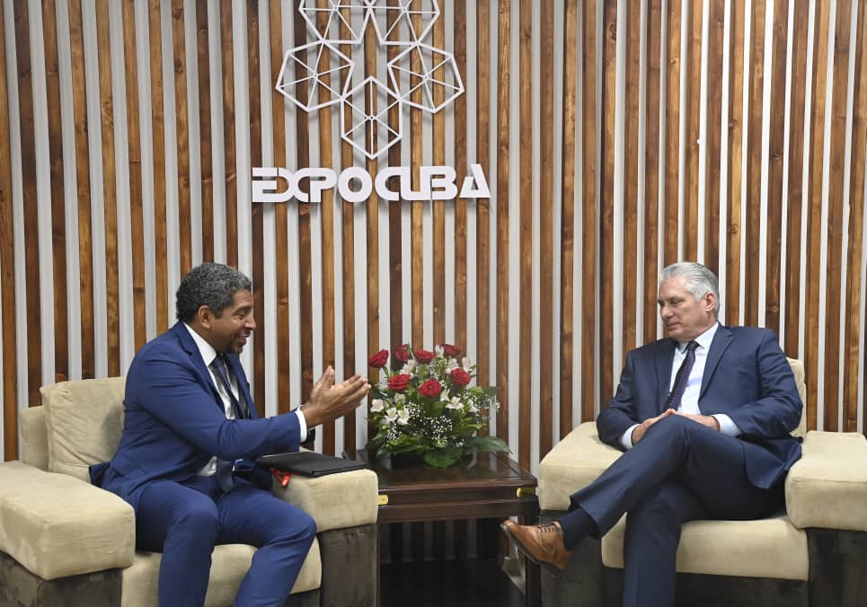 Dialoga Díaz-Canel con empresarios extranjeros en Feria de La Habana