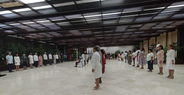 Condecora Díaz-Canel a destacadas mujeres cubanas