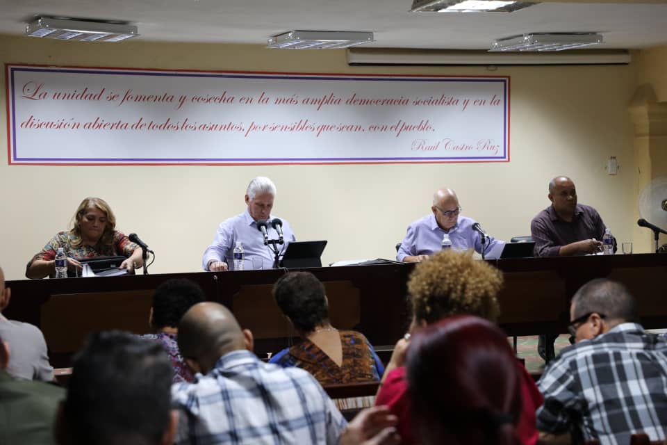 Díaz-Canel en Sancti Spíritus: Con el esfuerzo de todos comenzar a revertir la dramática situación actual del país
