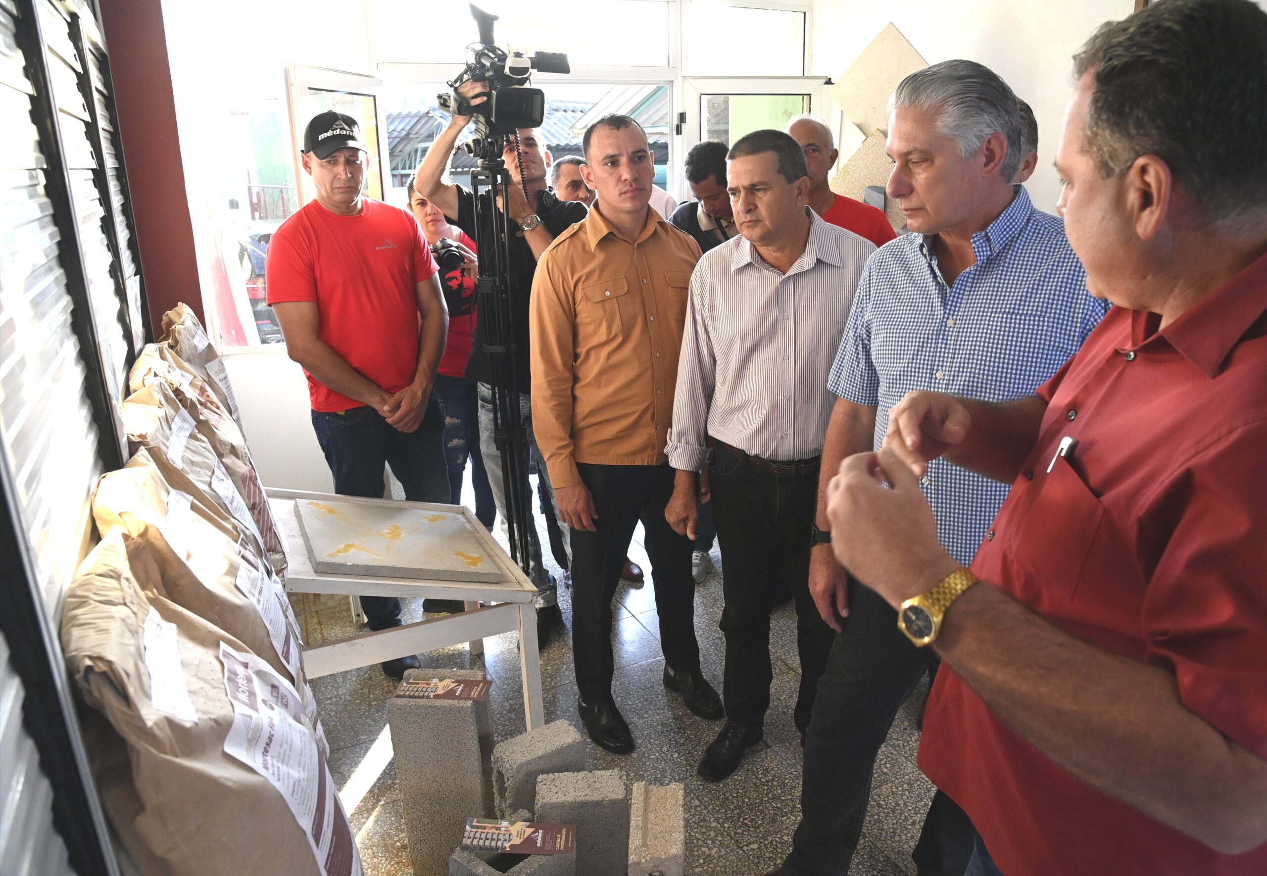 Díaz-Canel concluye visita gubernamental a Holguín