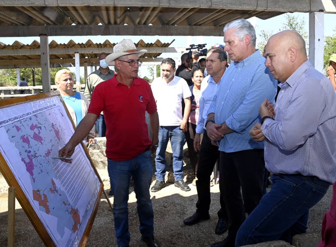 Recorre Díaz-Canel instituciones de Calixto García en Holguín