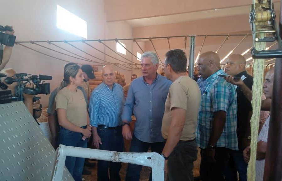 Constata presidente cubano en Cabaiguán desarrollo de nuevos actores económicos