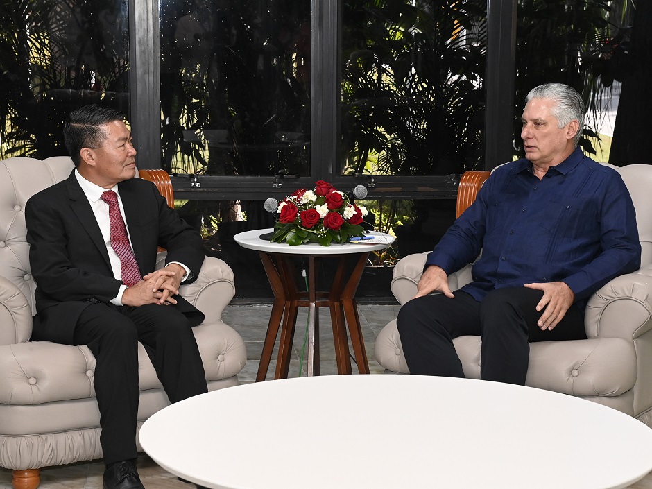 Sostiene presidente cubano encuentro con embajador de Vietnam