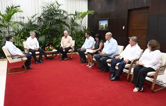 Sostiene presidente de Cuba encuentro con directivo de la Aviación Civil