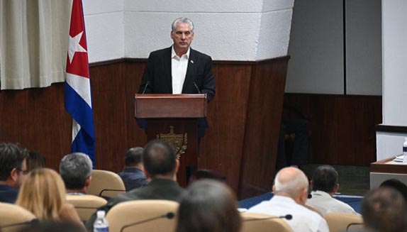 Aboga Díaz-Canel por desatar las fuerzas productivas y espirituales de la Revolución