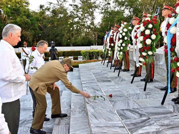 Raúl y Díaz-Canel encabezaron conmemoración de la victoria sobre el fascismo