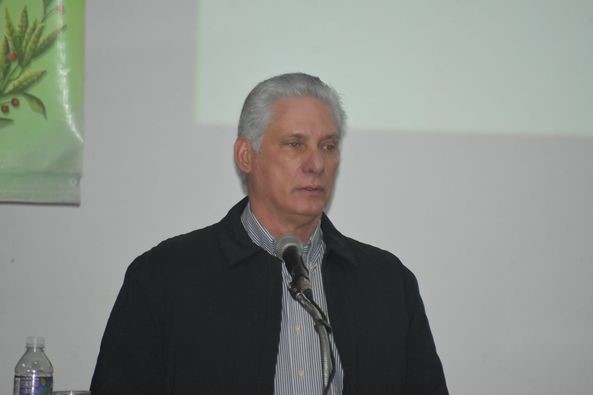 Reconoce presidente cubano perspectiva revolucionaria de beneficiar al pueblo