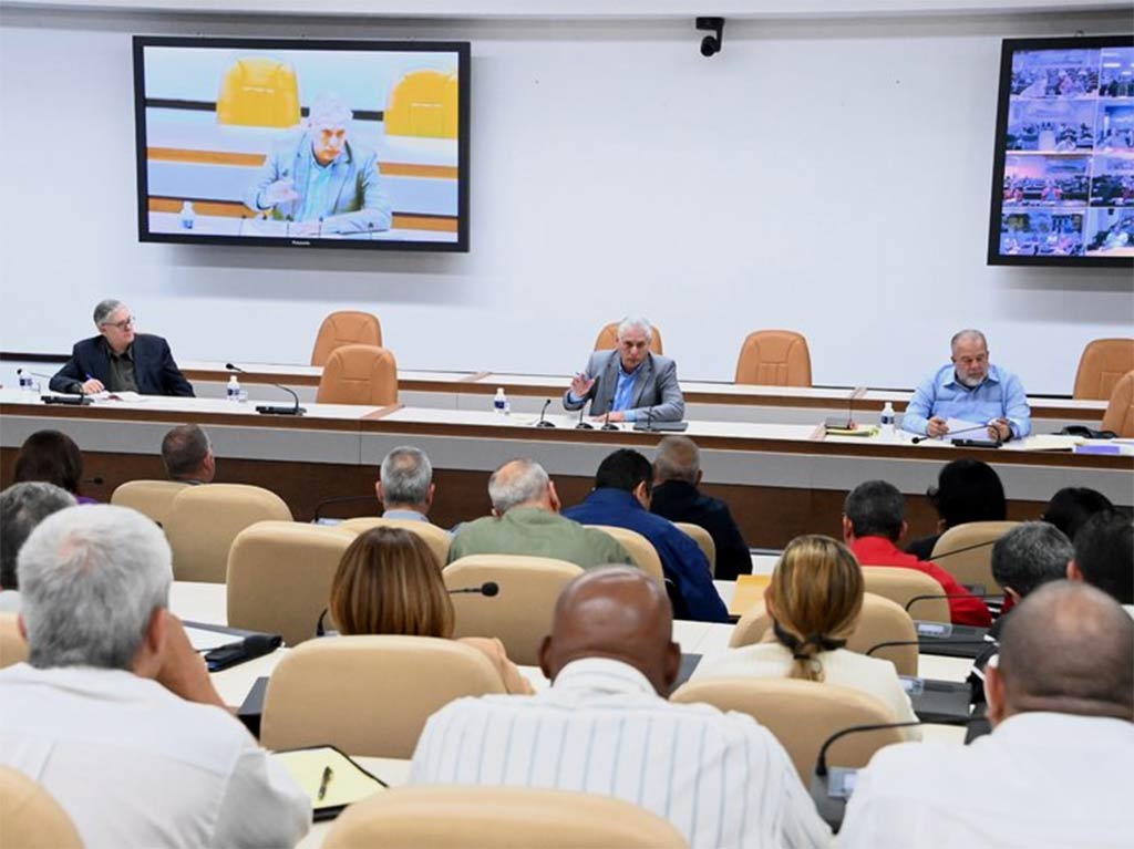 Insta Díaz-Canel a impulsar transición energética en Cuba