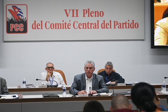Buró Político rinde cuentas ante Pleno del Comité Central del PCC
