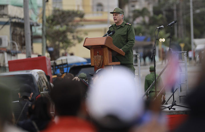 Con Díaz-Canel al frente, capitalinos marchan por Cuba en honor a los 32 héroes caídos en Venezuela