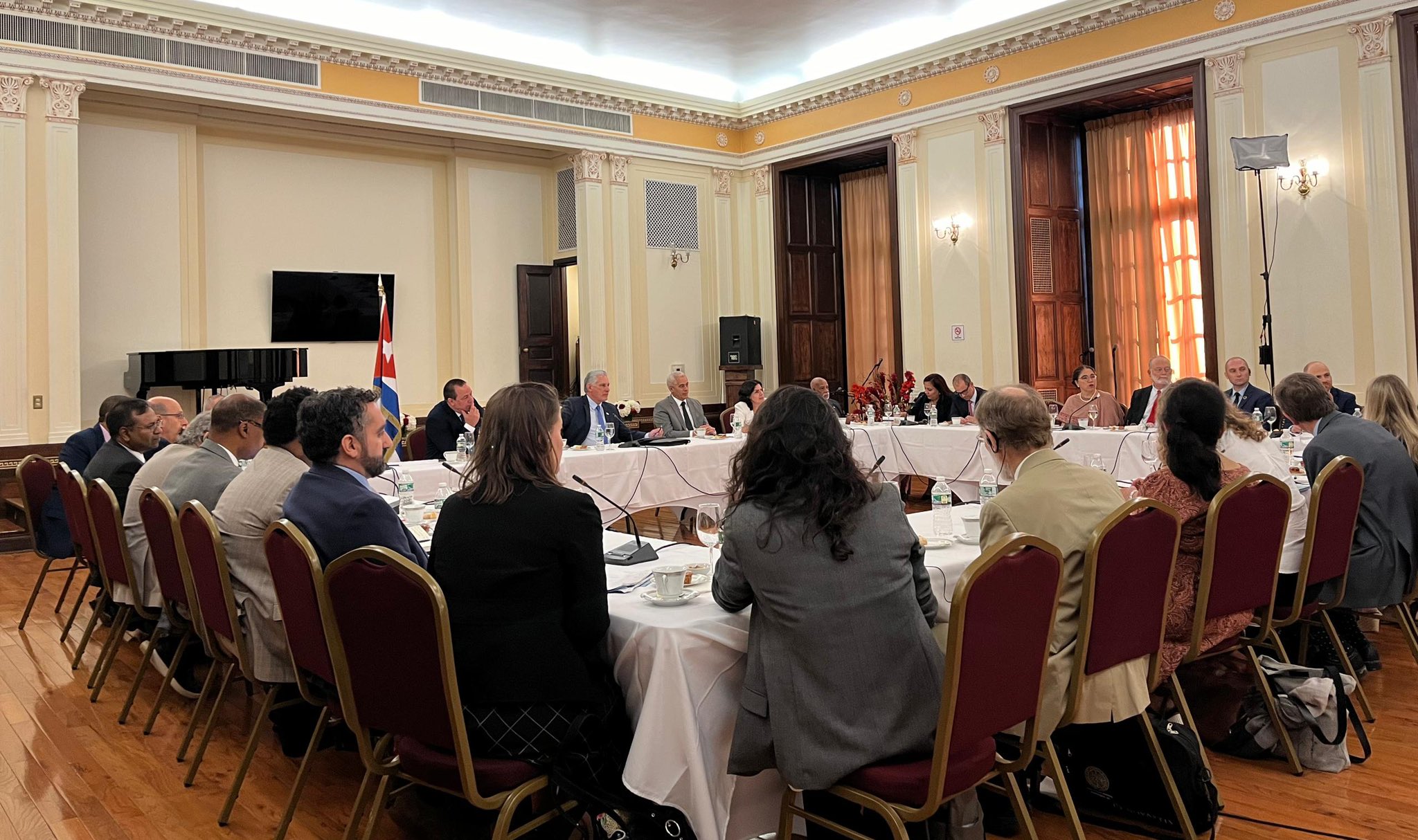 Sostiene Díaz-Canel encuentro con expertos de ciencia y tecnología de EE.UU.